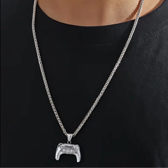 New PS5 controller pendant necklace cool gamer silver jewelry men bro nerd geek - Picture 3 of 7